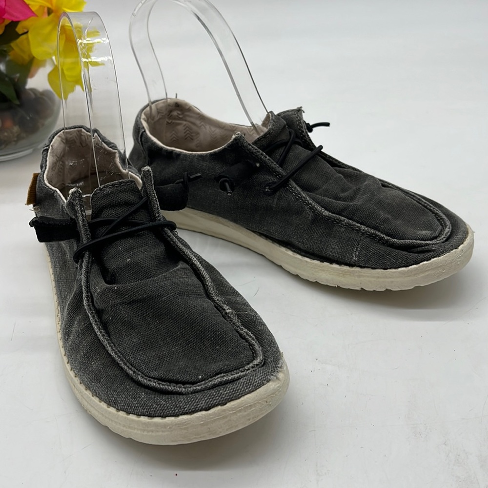 Hey Dude Wendy Slip On Loafer Size 6. BLO3106F
